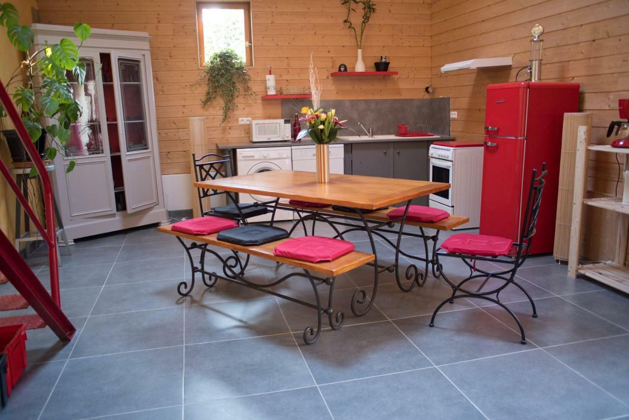 Le Fil Rouge Villa Saint-Pierre-d'Aurillac Eksteriør billede